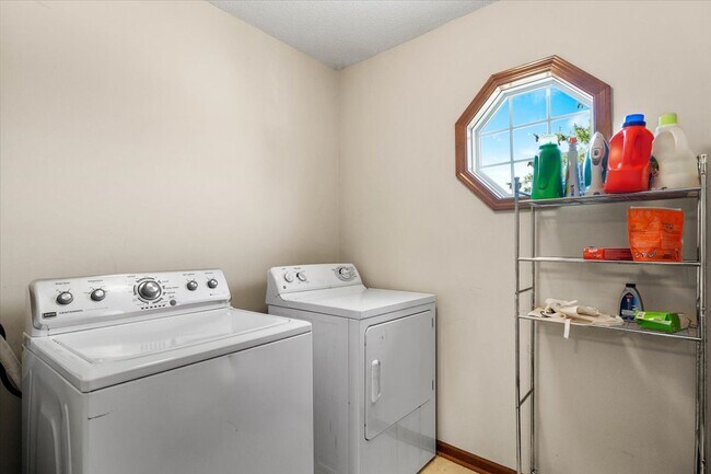 Building Photo - 6319 N Colorado Ave