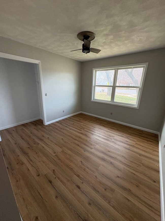 Building Photo - 1303 E Division St