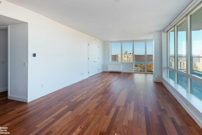 Building Photo - 640 W 237th St