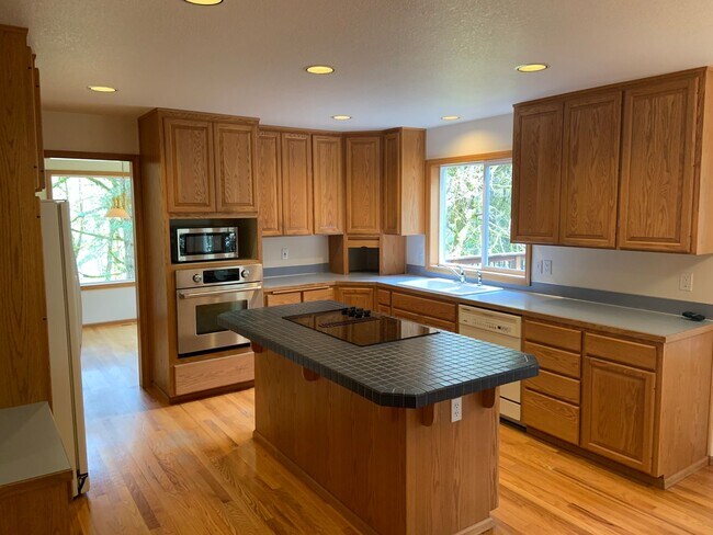 Building Photo - Escape to the Serene Beauty of Vineyard Mo...