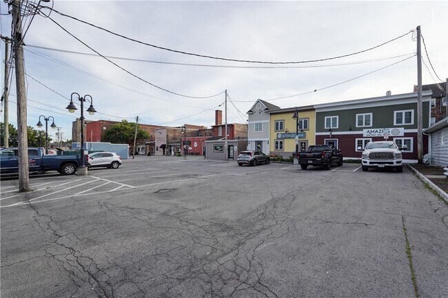 Building Photo - 137 S Main St
