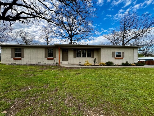 Primary Photo - 895 Marion Anderson Rd