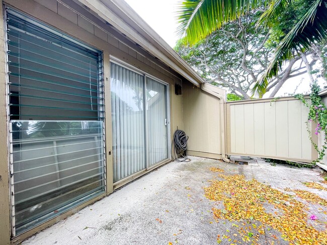 Building Photo - Pet Friendly Kaneohe Townhouse with A/C