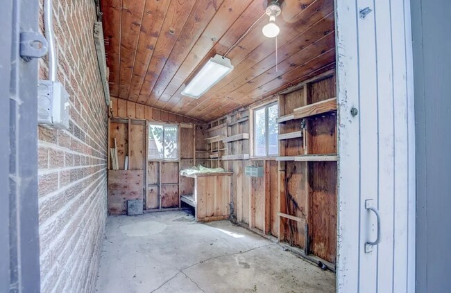 Building Photo - 3835 Pierce St