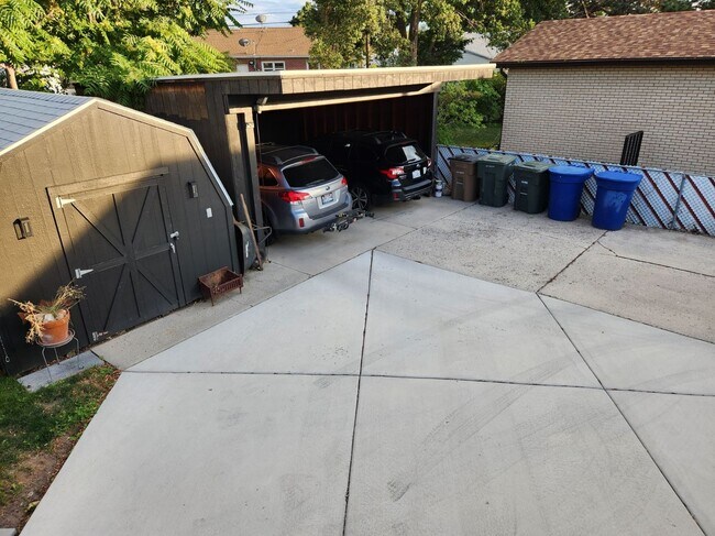 Building Photo - Close to Sugar House Park 2 Bd 1 Ba Basement Duplex