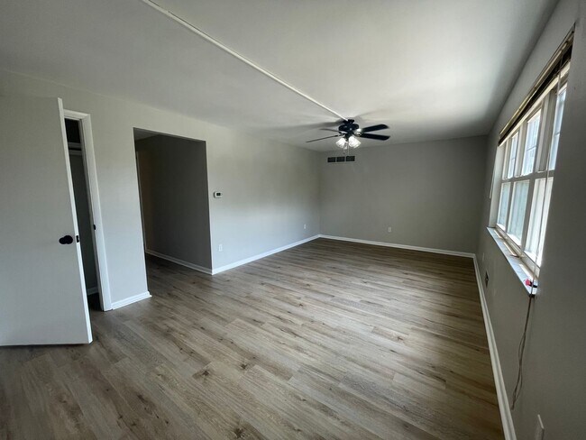 Building Photo - 112 Woodlawn Ave