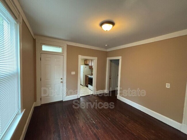 Building Photo - 411 Millikin St