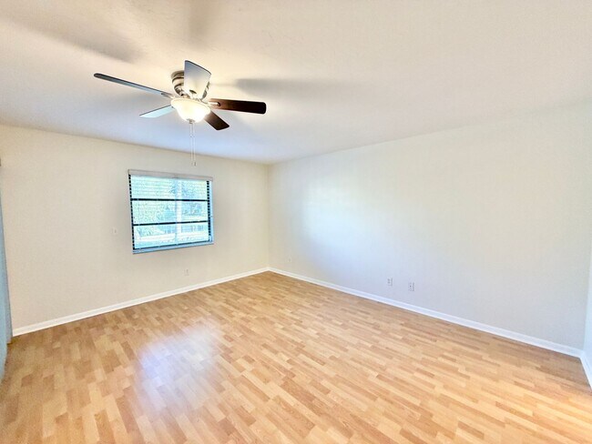 Building Photo - ** PALM RIVER ** 2 BED / 2 BATH - 1ST FLOOR - CONDO - NORTH NAPLES - ANNUAL RENTAL
