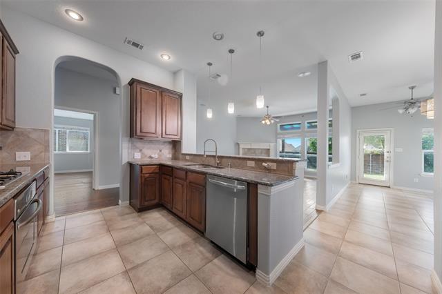 Building Photo - 2945 Mandalay Dr