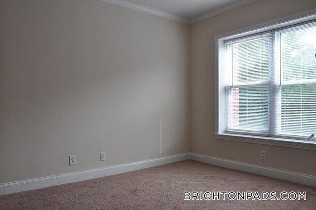 Building Photo - 168 Newton St