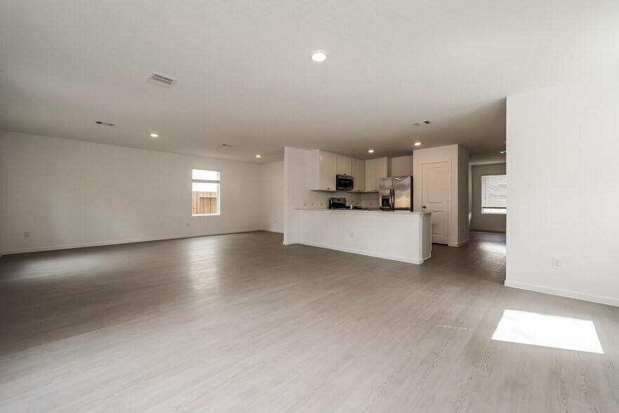 Building Photo - 13487 Sonali Springs Dr