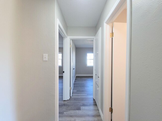 Building Photo - 309 Iowa St