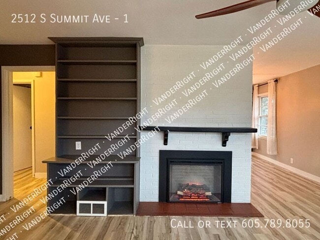 Building Photo - 2512 S Summit Ave