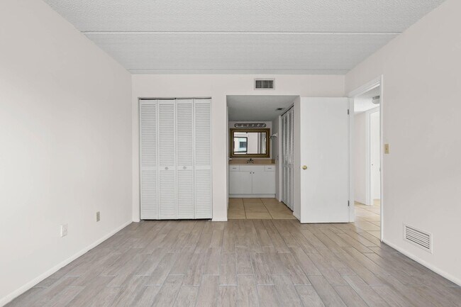 Building Photo - 1145 N Shannon Ave