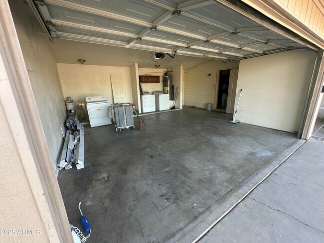 Building Photo - 1808 N Aster St