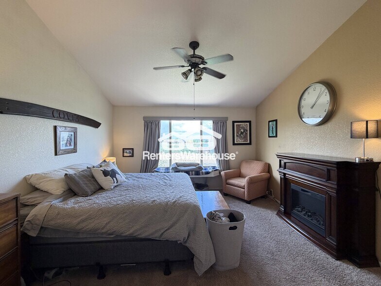 Building Photo - 11260 Jersey Way