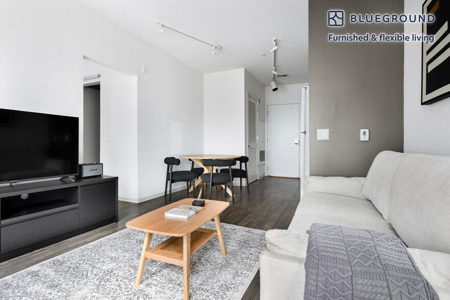 Building Photo - 445 Artisan Way