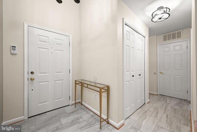 Building Photo - 25 Tivoli Lake Ct