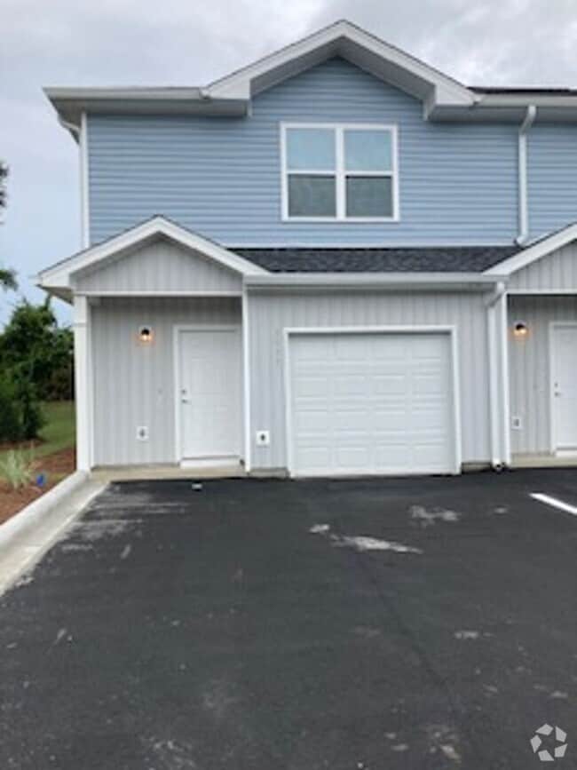 Building Photo - BRAND NEW CONSTRUCTION 3 BED 2.5 BATH!
