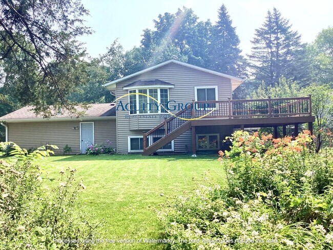 Building Photo - 3BR, 2BA Split Level Home