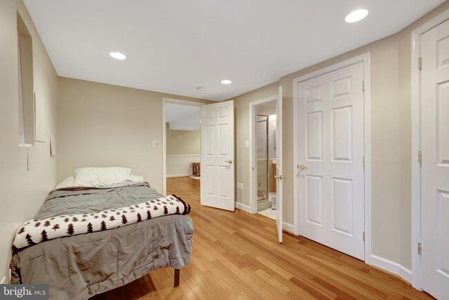 Building Photo - 2230 Carmichael Dr