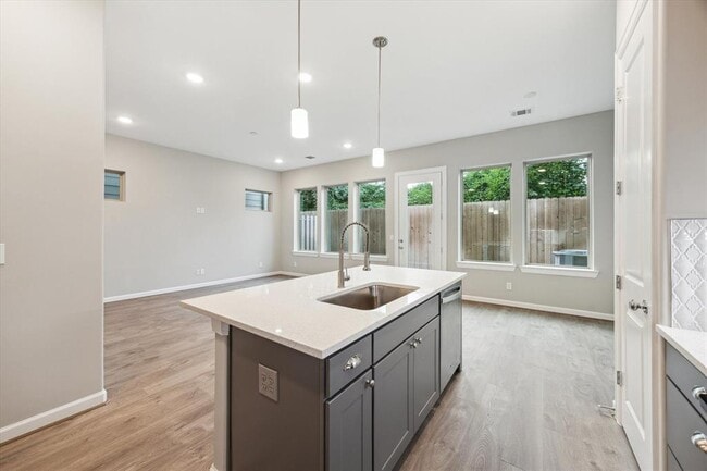 Building Photo - 806 Dawn Meadows Dr