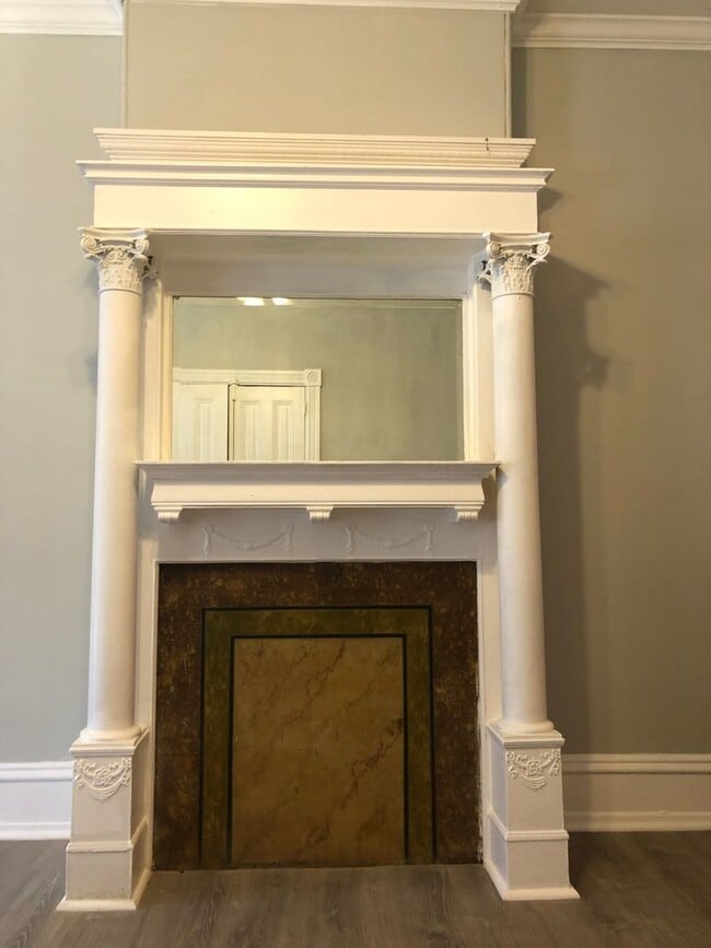 Building Photo - 212 Gay St