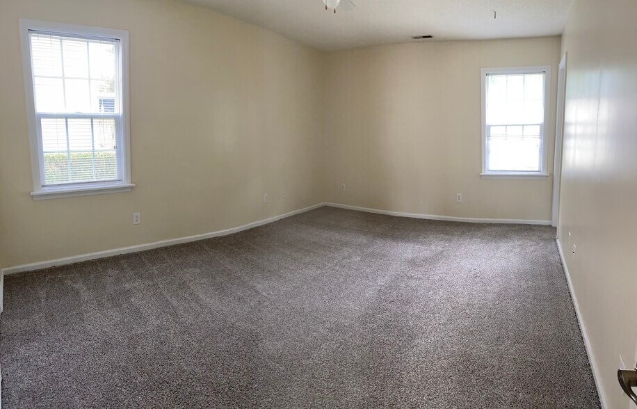 Building Photo - 2410 Bradford St