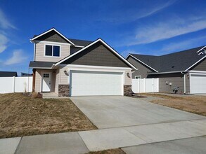 Building Photo - Beautiful New Home in Post Falls-Dog Friendly