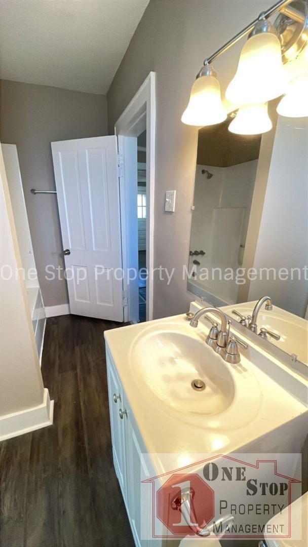 Building Photo - 3-bedroom, 2-bath in Liberty