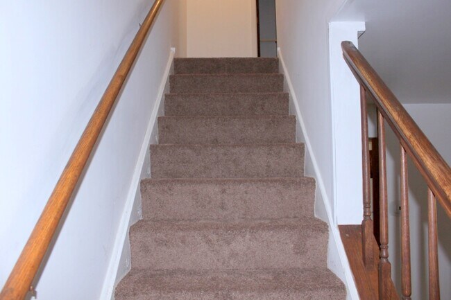 Building Photo - 452 Harrison Ct