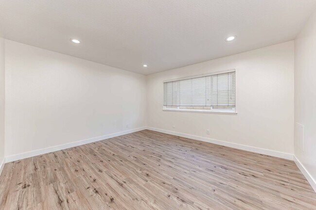 Building Photo - Spacious Single-Family Home with Yard!