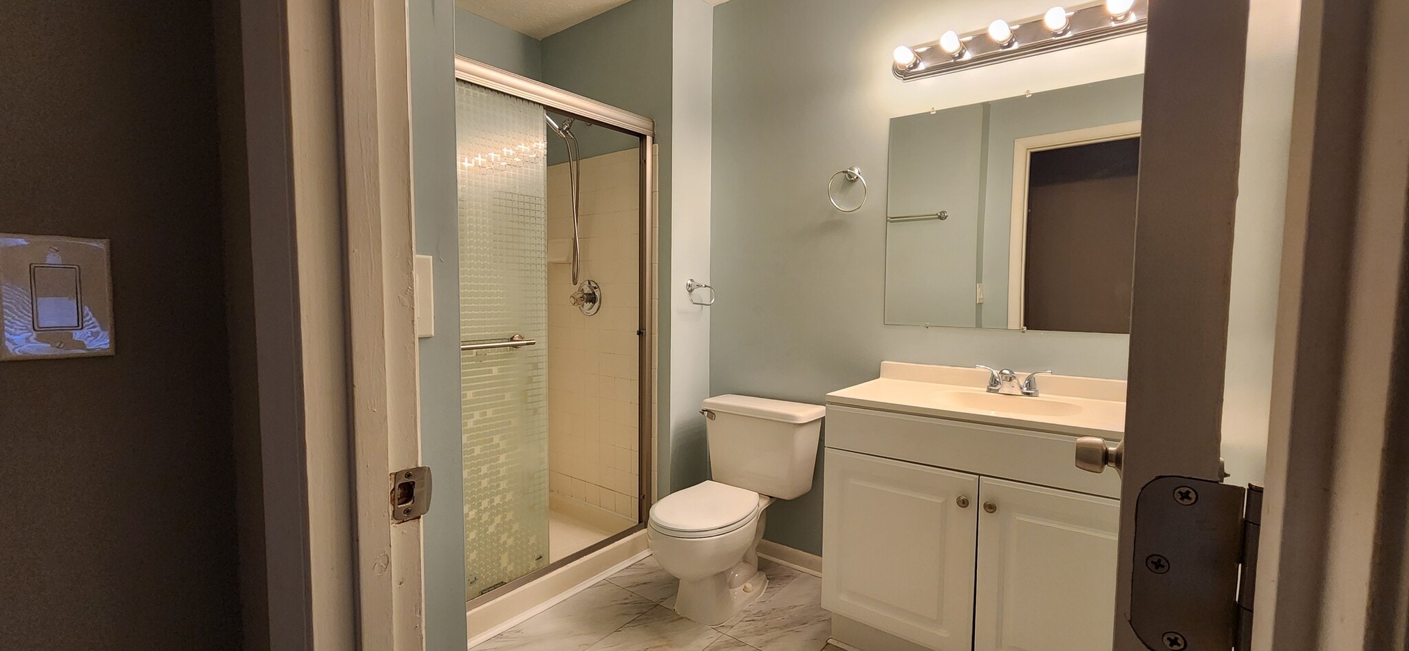 Building Photo - 8854 Eagleview Dr