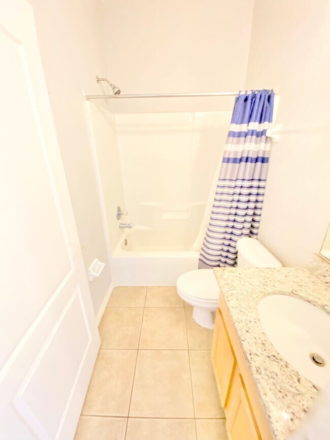 Building Photo - Stunning Lake View Home in Waterside Estate!