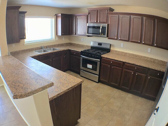 Building Photo - Mesquite Hills 3bed/2.5bath plus Loft REFRIG A/C Home!