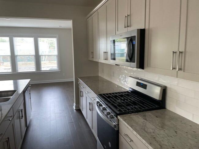 Building Photo - 489 Spring Hollow Dr