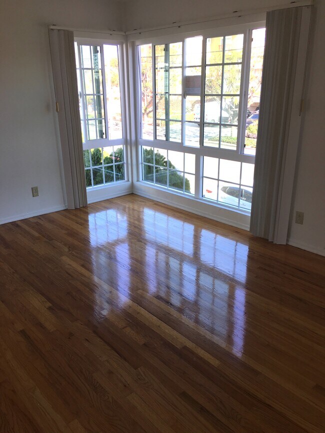 Primary Photo - 4041 Inglewood Blvd