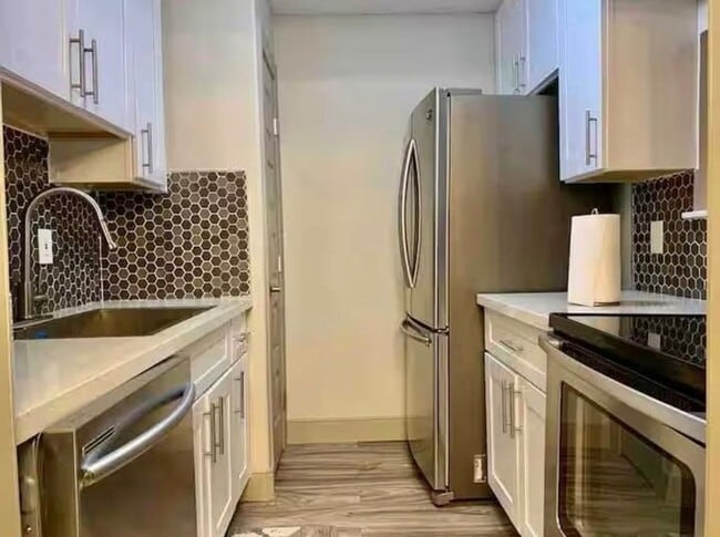 Building Photo - 6402 Del Monte Dr