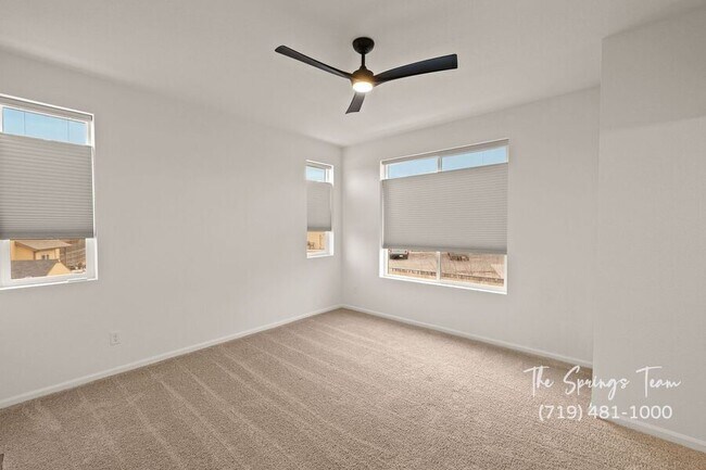 Building Photo - 2428 Vanhoutte Vw