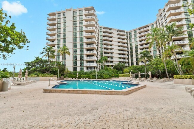 Building Photo - 1121 Crandon Blvd