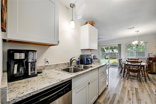 Building Photo - 9702 Oriole Dr