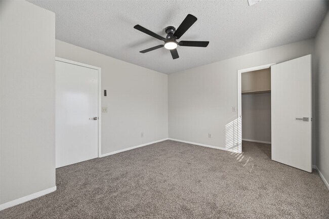 Building Photo - 21215 Park Bluff Dr