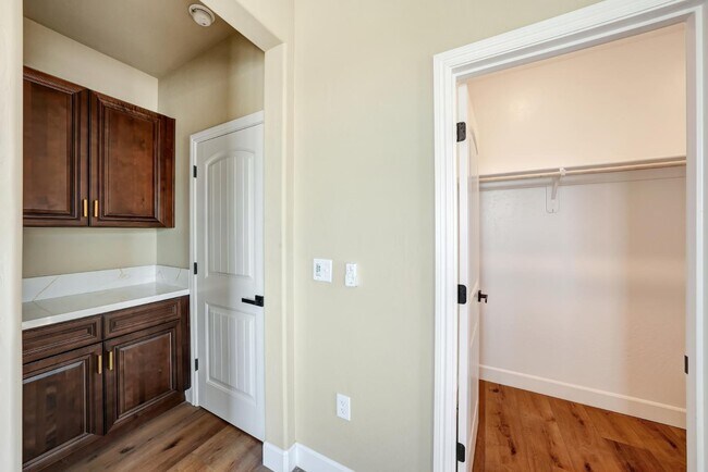 Building Photo - 2147 West Cardinal Avenue