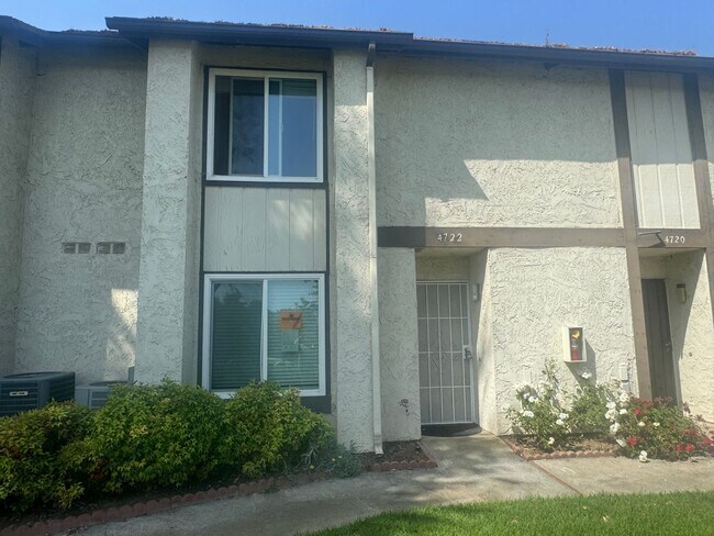 Building Photo - 3 bedroom 2 bathroom Condo in Riverside