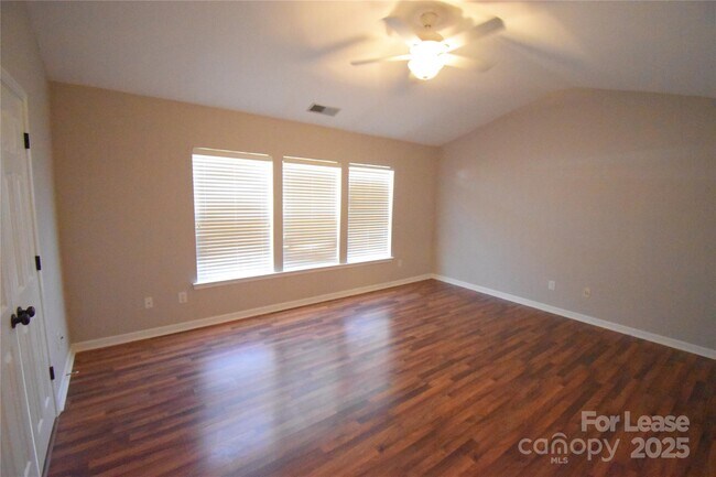 Building Photo - 6827 Braddock Ln