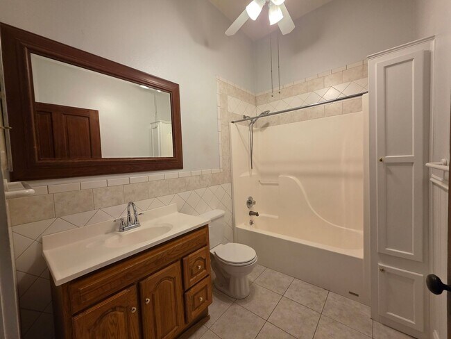 Building Photo - Large one story 3 bedroom Victorian cottage