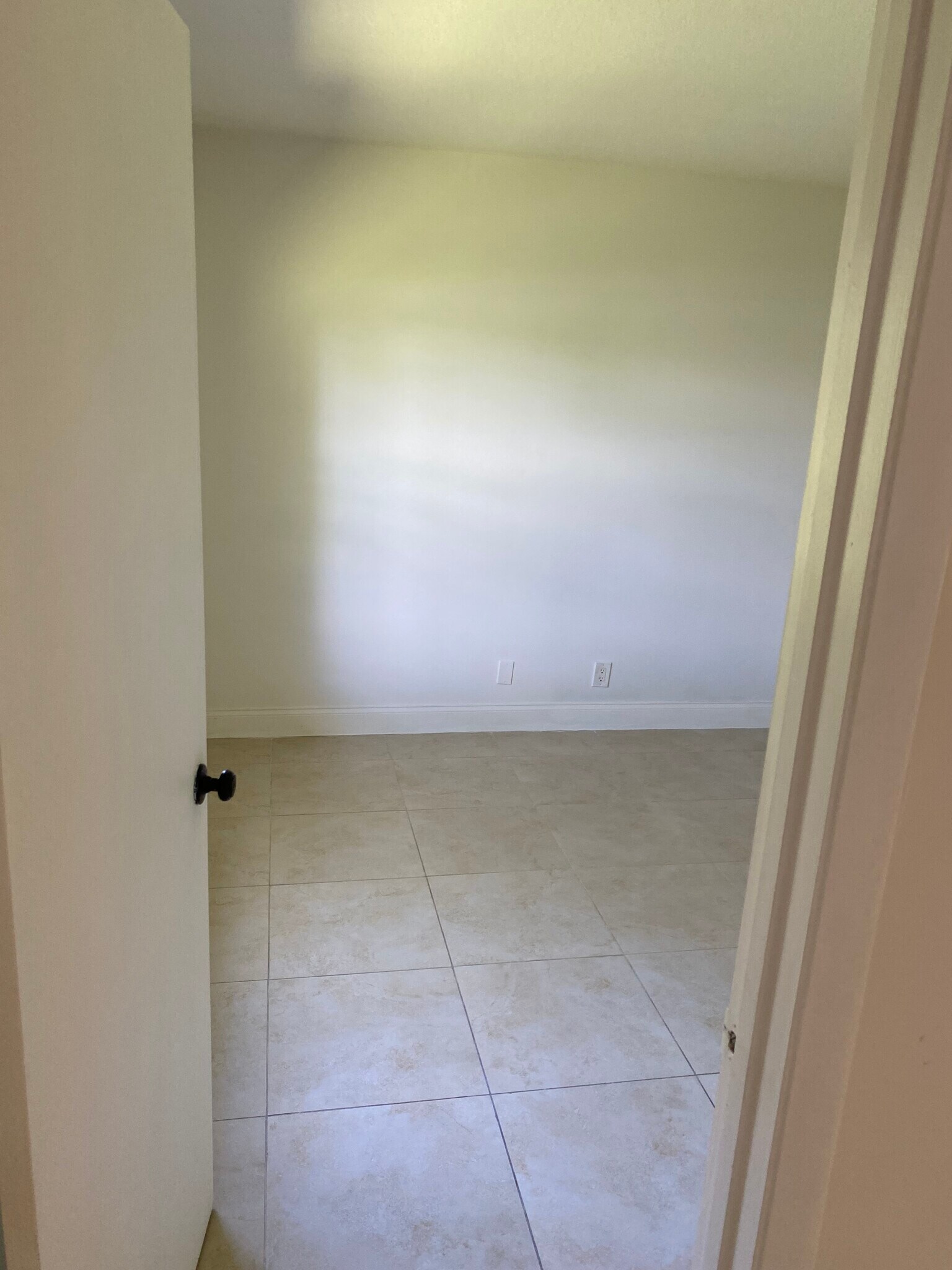 Entrance to Master Bedroom - 21900 Lake Forest Cir
