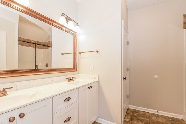 Building Photo - 4418 Raleigh Dr