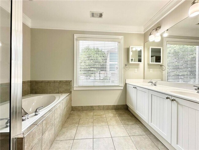 Building Photo - 1541 Gilstrap Ln NW