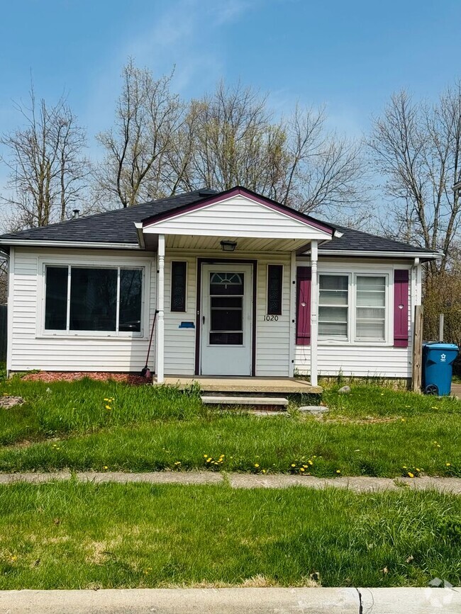 Building Photo - 3 bedroom Home